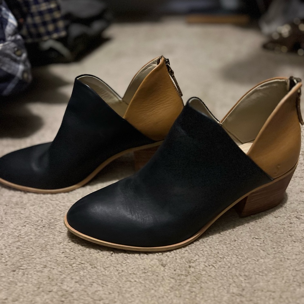 Sseko handmade leather two tone bootie size 9